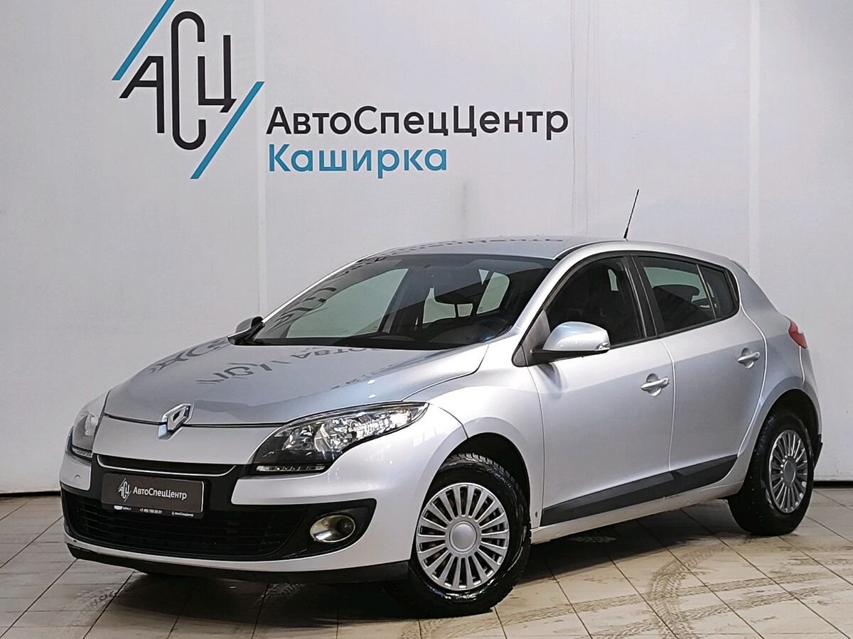 Автомобиль Renault Megane III [рестайлинг] 1.6 MT (106 л.с.) Confort Серебристый 2013 с пробегом 157 250 км