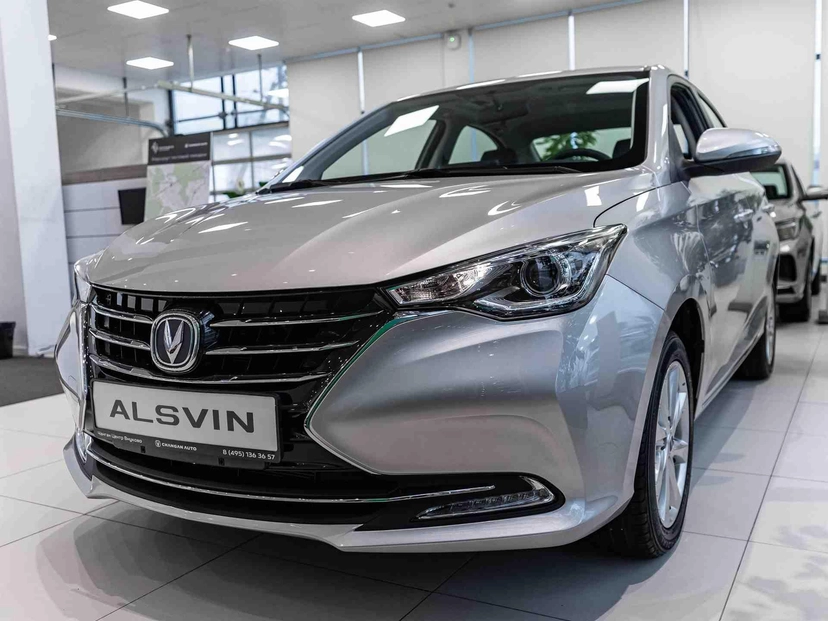 Автомобиль Changan Alsvin I поколение 1.5 AMT (98 л.с.) LX Серебристый 2023 новый