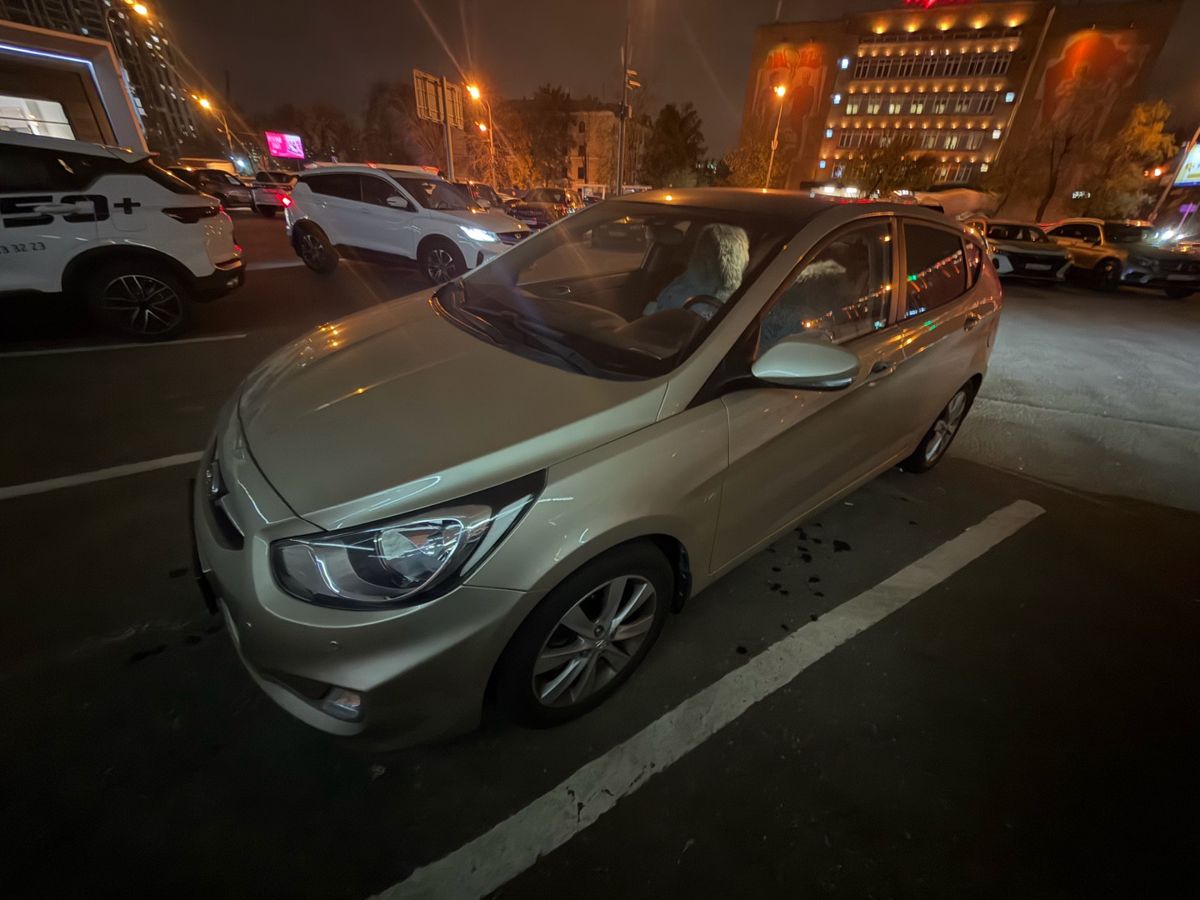Hyundai Solaris I поколение 1.6 AT (123 л.с.) Dynamic Бежевый 2012 с пробегом 27 534 км