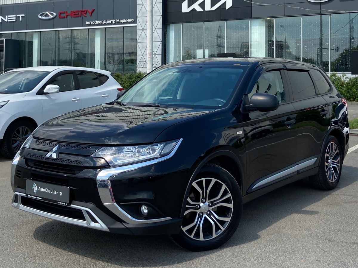Mitsubishi Outlander III [3-й рестайлинг] 2.0 CVT (146 л.с.) Inform Чёрный 2018 с пробегом 189 000 км