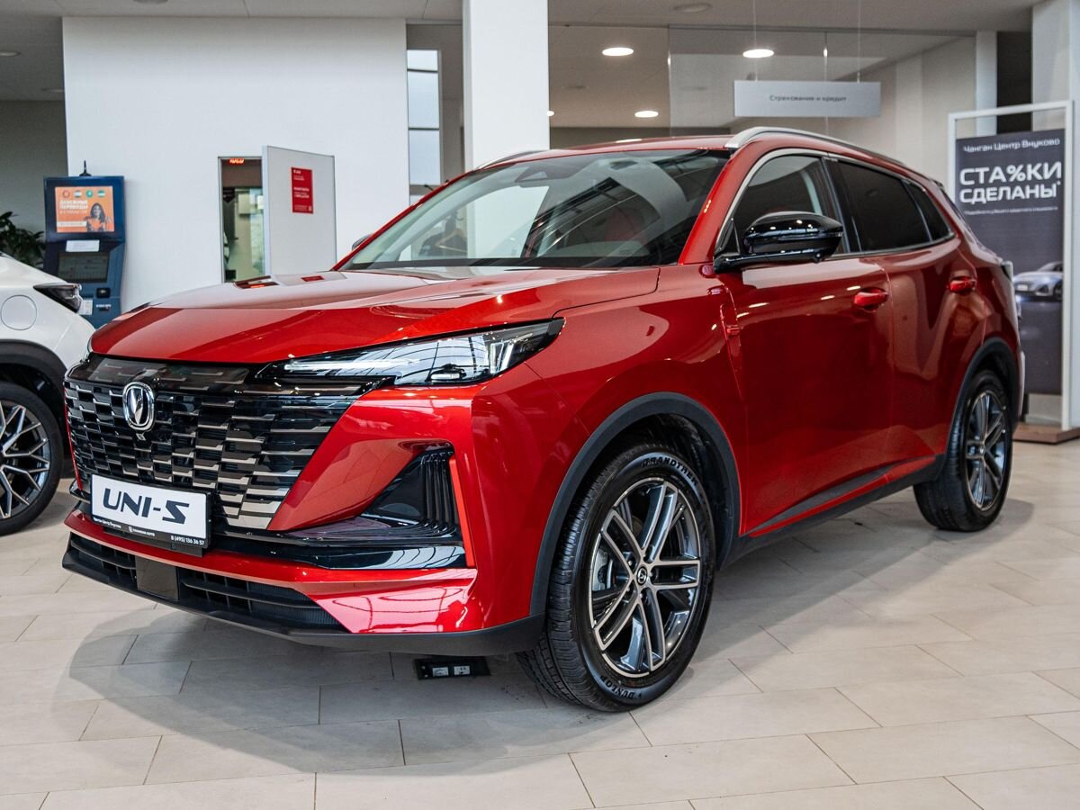 Автомобиль Changan UNI-S I поколение 1.5 AMT (181 л.с.) Tech Красный 2024 новый