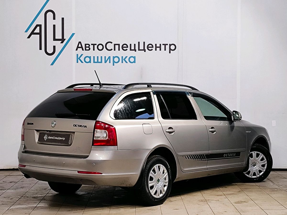 Автомобиль Skoda Octavia II (A5) [рестайлинг] 1.6 AT (102 л.с.) Ambition Серый 2012 с пробегом 171 565 км