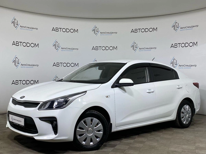 Автомобиль Kia Rio IV поколение 1.4 MT (100 л.с.) Base Белый 2018 с пробегом 50 000 км