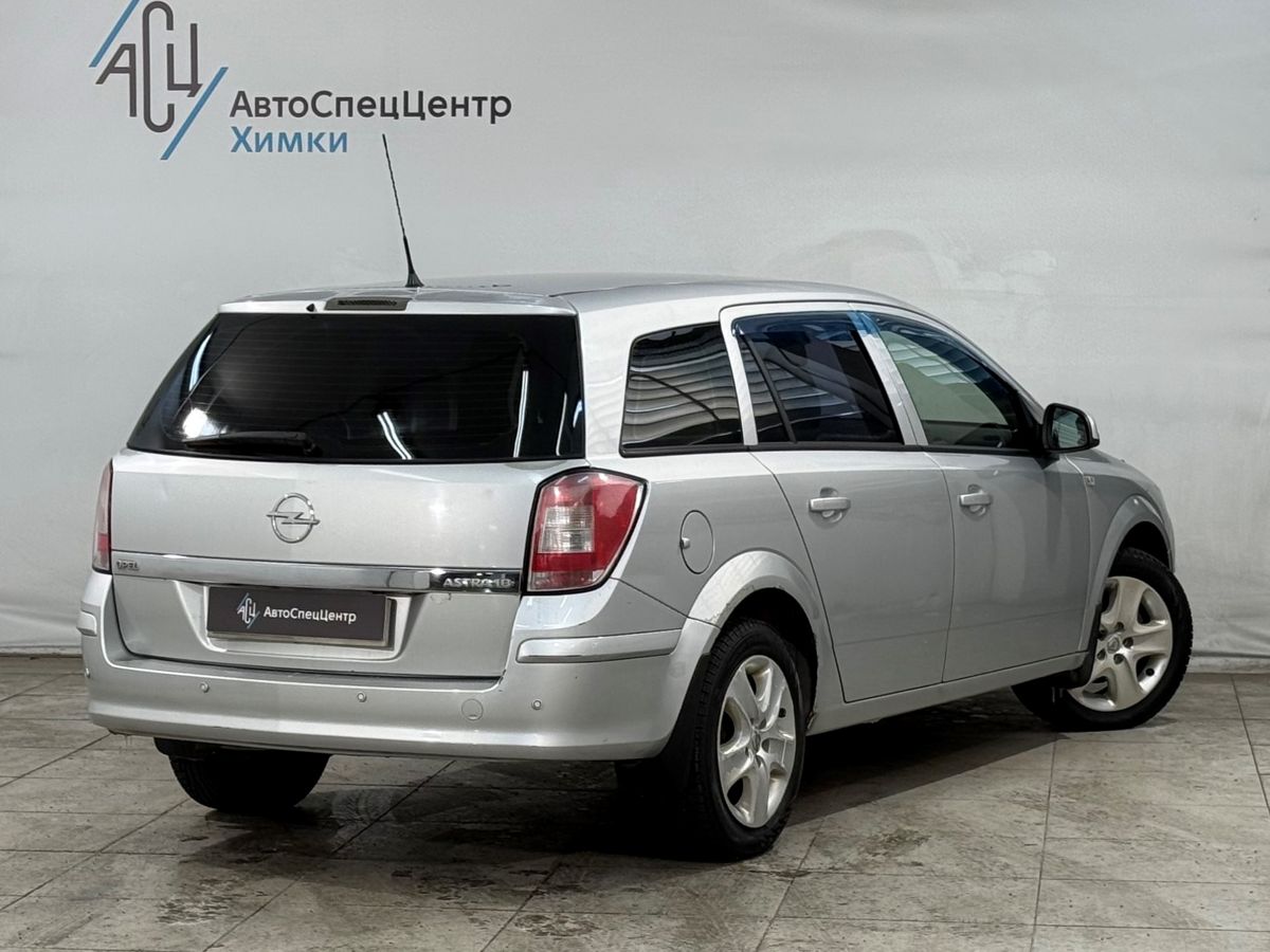 Автомобиль Opel Astra III (H) [рестайлинг] 1.8 MT (140 л.с.) Base Серебристый 2011 с пробегом 283 691 км