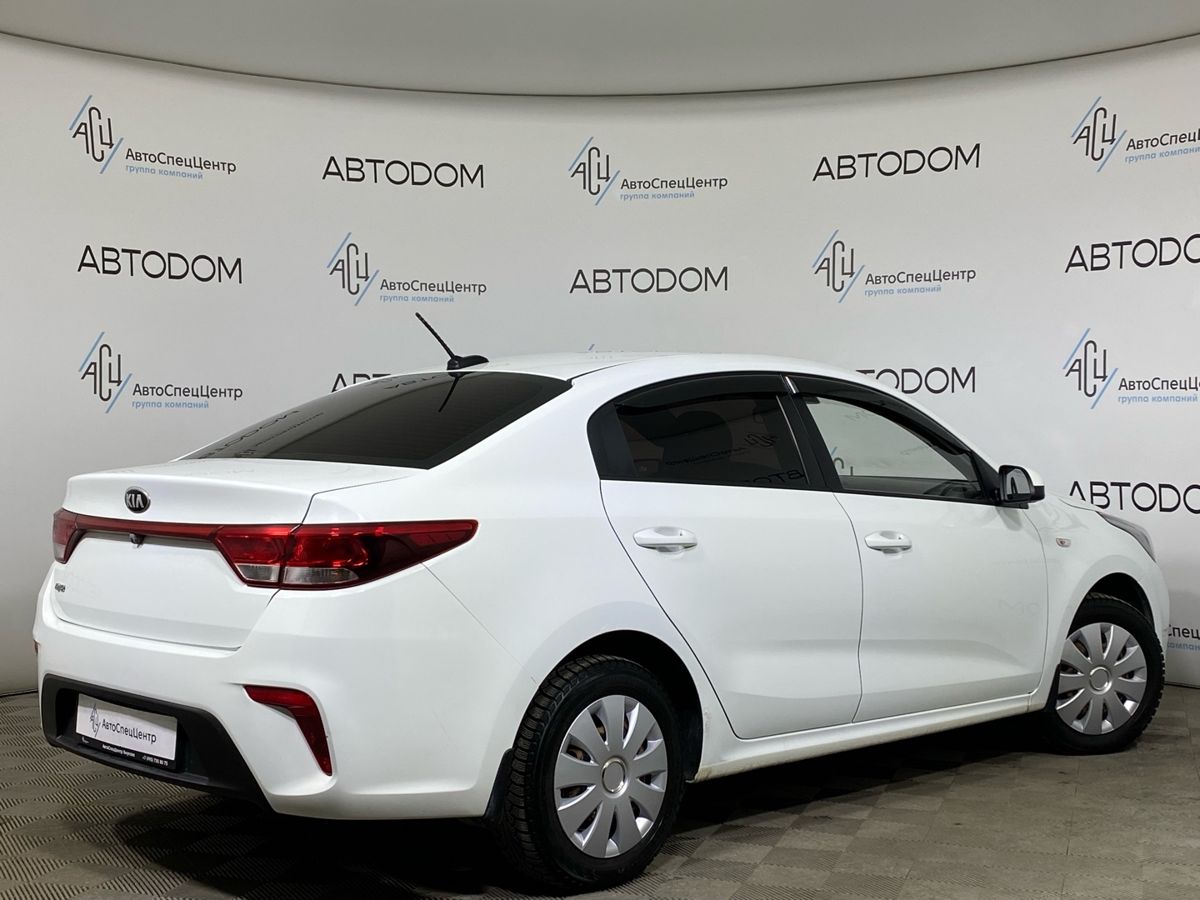 Автомобиль Kia Rio IV поколение 1.4 MT (100 л.с.) Classic Audio Белый 2018 с пробегом 50 000 км