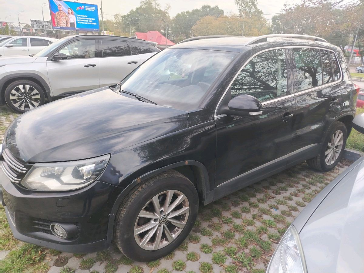Volkswagen Tiguan I [рестайлинг] 2.0 AT 4WD (170 л.с.) Avenue Чёрный 2011 с пробегом 145 137 км