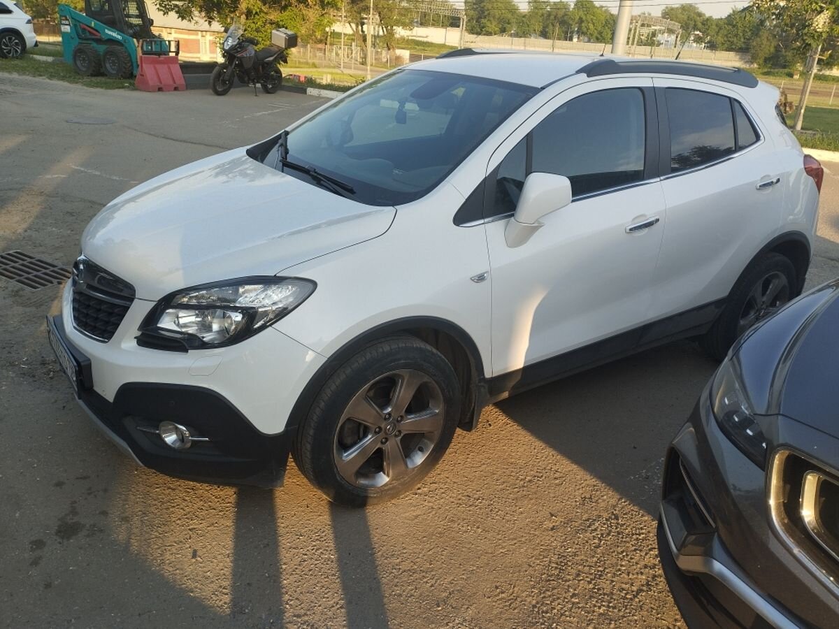 Opel Mokka I поколение 1.8 AT 4WD (140 л.с.) Cosmo Белый 2013 с пробегом 95 631 км