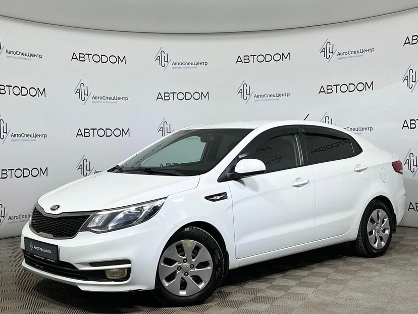 Автомобиль Kia Rio III поколение 1.4 AT (107 л.с.) Comfort Белый 2015 с пробегом 58 837 км