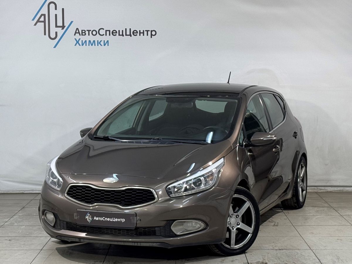 Автомобиль Kia Ceed II поколение 1.6 AT (129 л.с.) Luxe Бежевый 2013 с пробегом 274 000 км