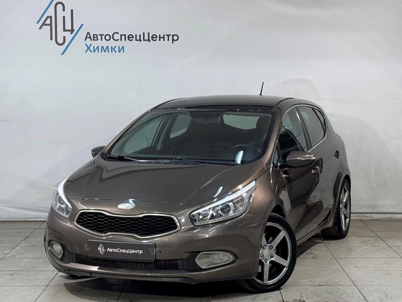 Автомобиль Kia Ceed II поколение 1.6 AT (129 л.с.) Luxe Бежевый 2013 с пробегом 274 000 км