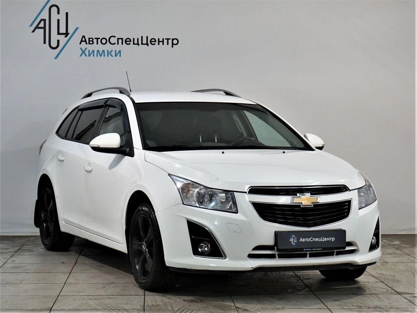 Автомобиль Chevrolet Cruze I (J300) [рестайлинг] 1.8 AT (141 л.с.) LT Белый 2015 с пробегом 136 000 км