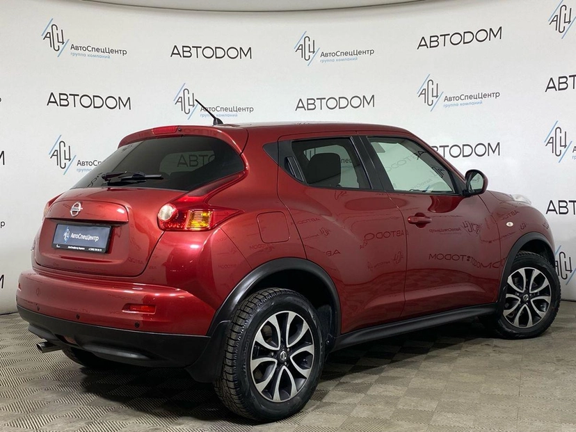 Автомобиль Nissan Juke I поколение (F15) 1.6 CVT (117 л.с.) SE Красный 2012 с пробегом 70 460 км
