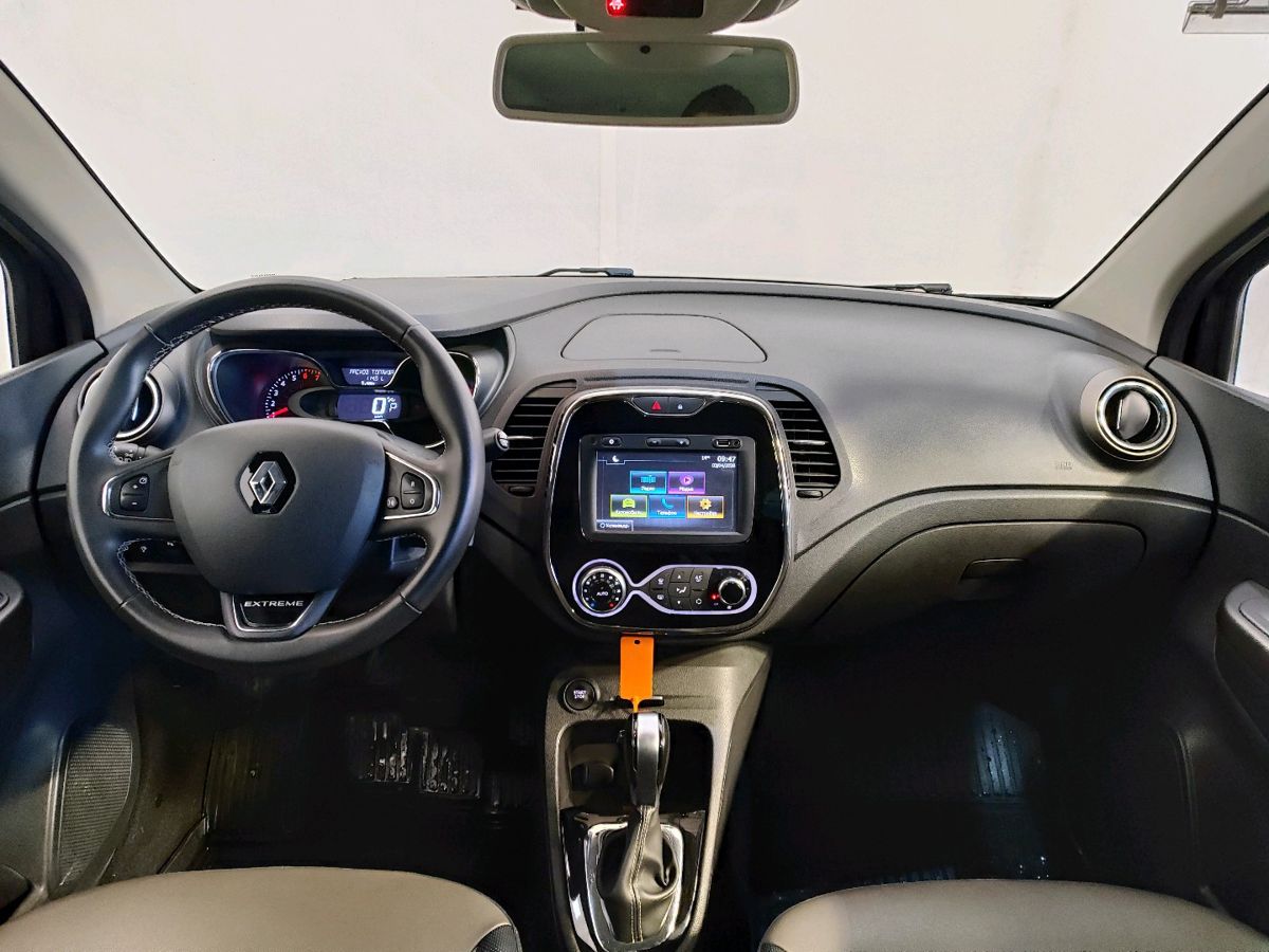 Автомобиль Renault Kaptur I поколение 1.6 CVT (114 л.с.) Extreme Бежевый 2018 с пробегом 47 236 км