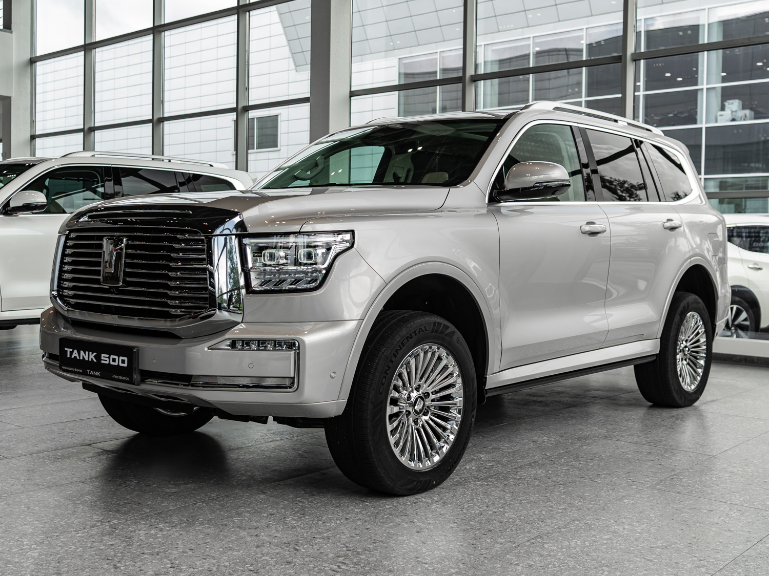 Автомобиль TANK 500 I поколение 2.0hyb AT 4WD (299 л.с.) Premium Серебристый 2025 новый