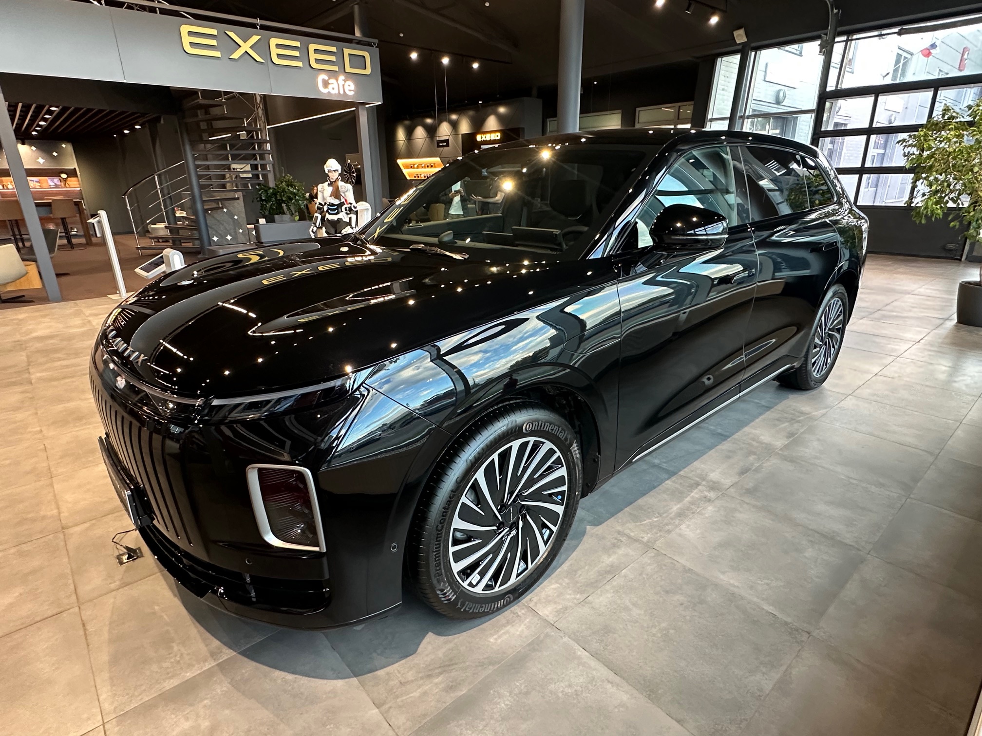 Автомобиль EXEED EXLANTIX ET I поколение 1.5hyb AT 4WD (469 л.с.) Top Чёрный 2025 новый