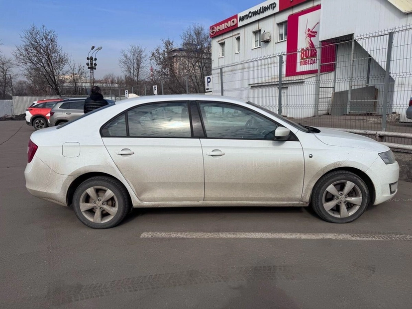 Автомобиль Skoda Rapid I поколение 1.6 MT (105 л.с.) Base Белый 2014 с пробегом 191 405 км
