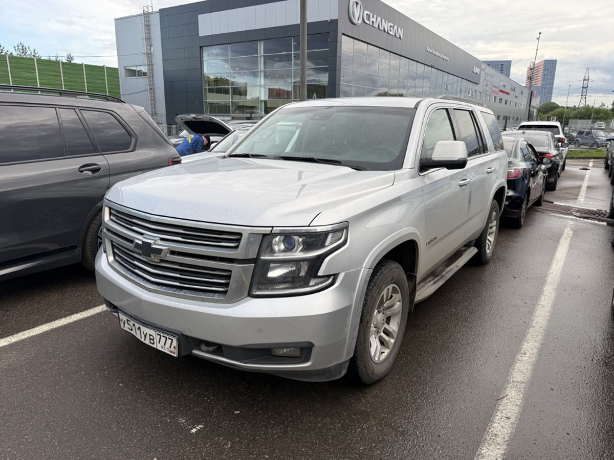 Chevrolet Tahoe IV поколение 6.2 AT 4WD (409 л.с.) LT Серебристый 2016 с пробегом 216 142 км