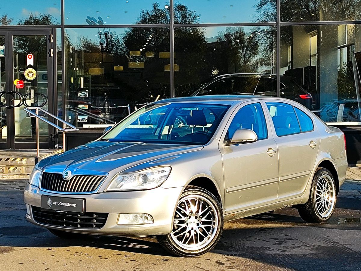 Skoda Octavia II (A5) [рестайлинг] 1.6 AT (102 л.с.) Ambition Бежевый 2011 с пробегом 168 499 км