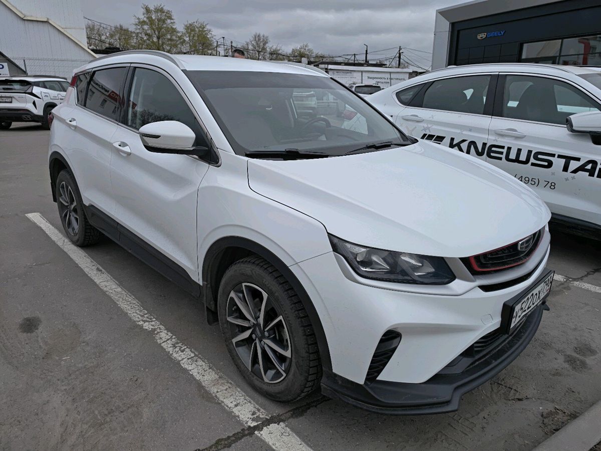 Автомобиль Geely Coolray I поколение 1.5 AMT (150 л.с.) Comfort Белый 2022 с пробегом 76 208 км