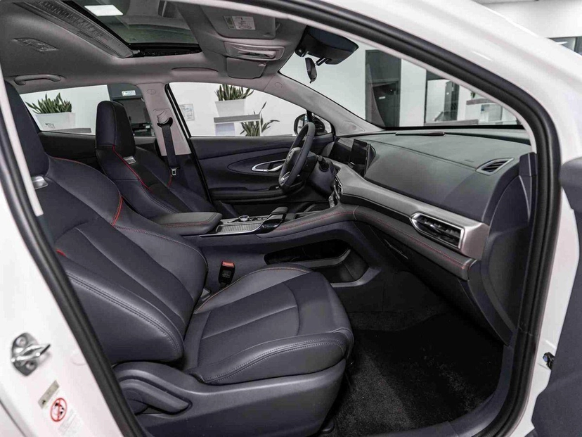 Автомобиль Changan UNI-T I поколение 1.5 AMT (167 л.с.) Tech Белый 2024 новый