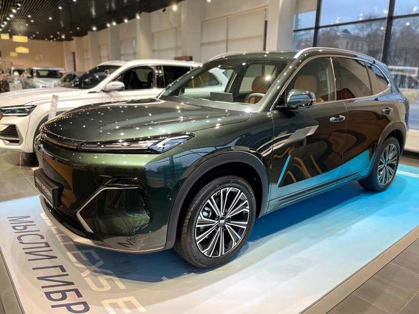 Автомобиль Geely EX5 EM-i I поколение 1.5hyb AT (218 л.с.) Max Зелёный 2025 новый