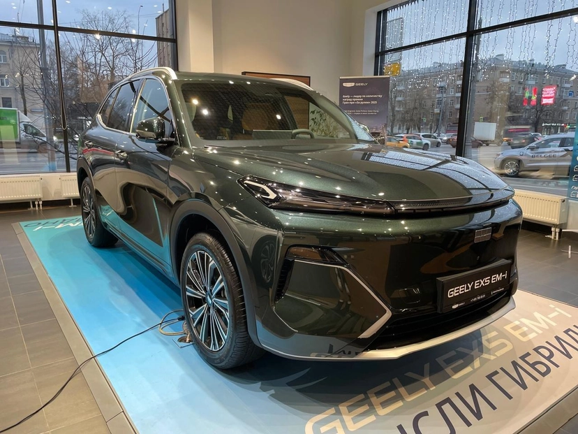 Автомобиль Geely EX5 EM-i I поколение 1.5hyb AT (218 л.с.) Max Зелёный 2025 новый