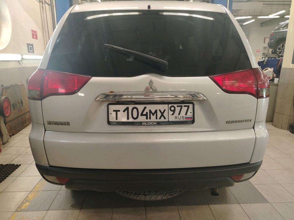 Mitsubishi Pajero Sport II [рестайлинг] 2.5d AT 4WD (178 л.с.) Instyle Серебристый 2013 с пробегом 177 287 км