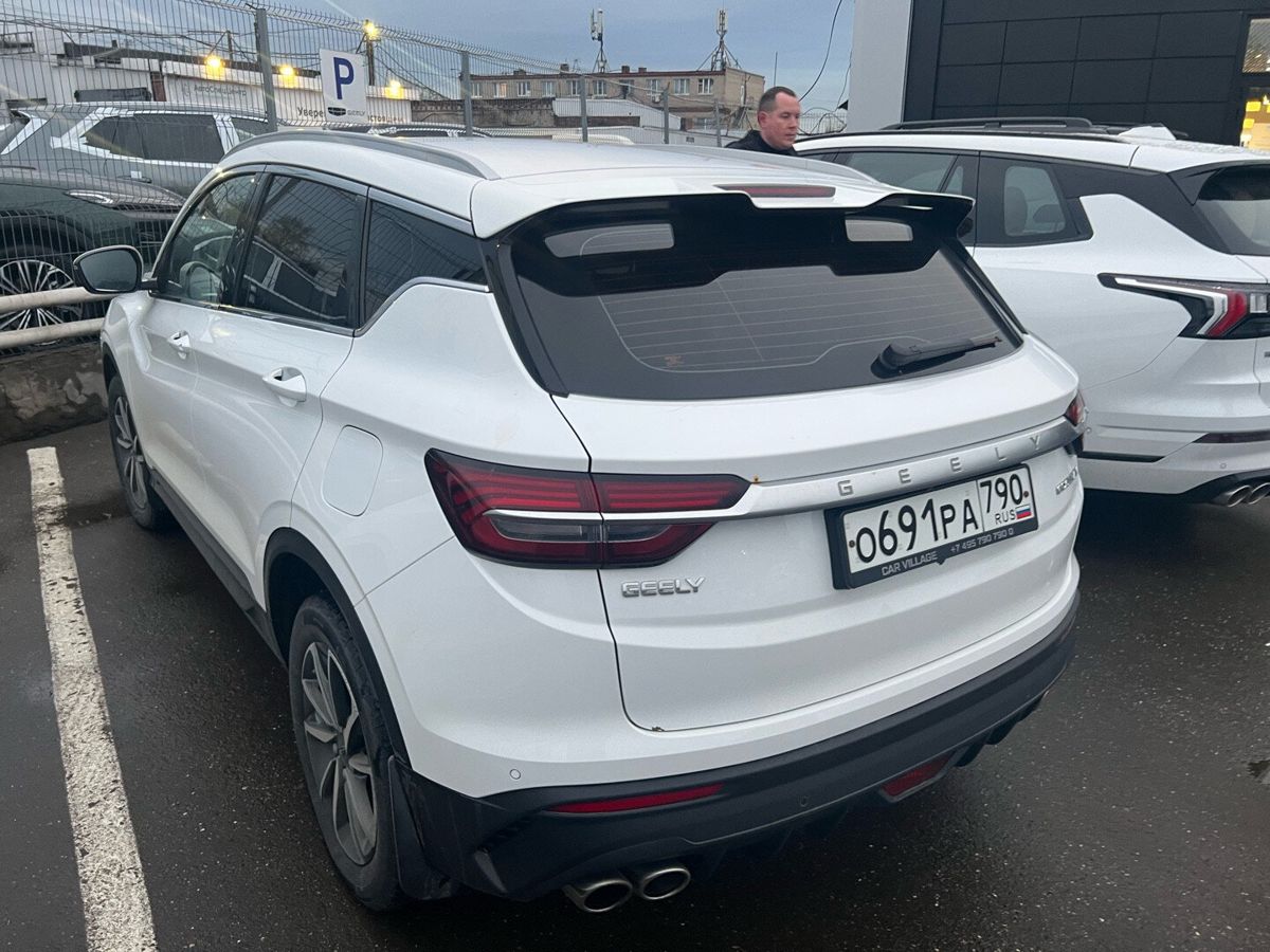 Автомобиль Geely Coolray I поколение 1.5 AMT (150 л.с.) Comfort Белый 2022 с пробегом 165 369 км