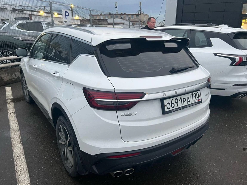 Автомобиль Geely Coolray I поколение 1.5 AMT (150 л.с.) Comfort Белый 2022 с пробегом 165 369 км