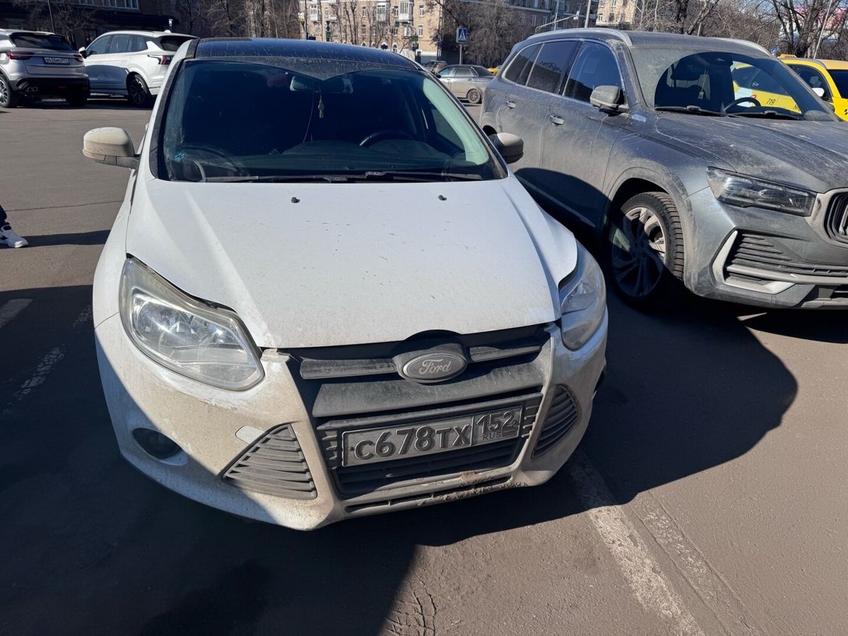 Автомобиль Ford Focus III поколение 1.6 AMT (105 л.с.) Trend Белый 2012 с пробегом 219 327 км