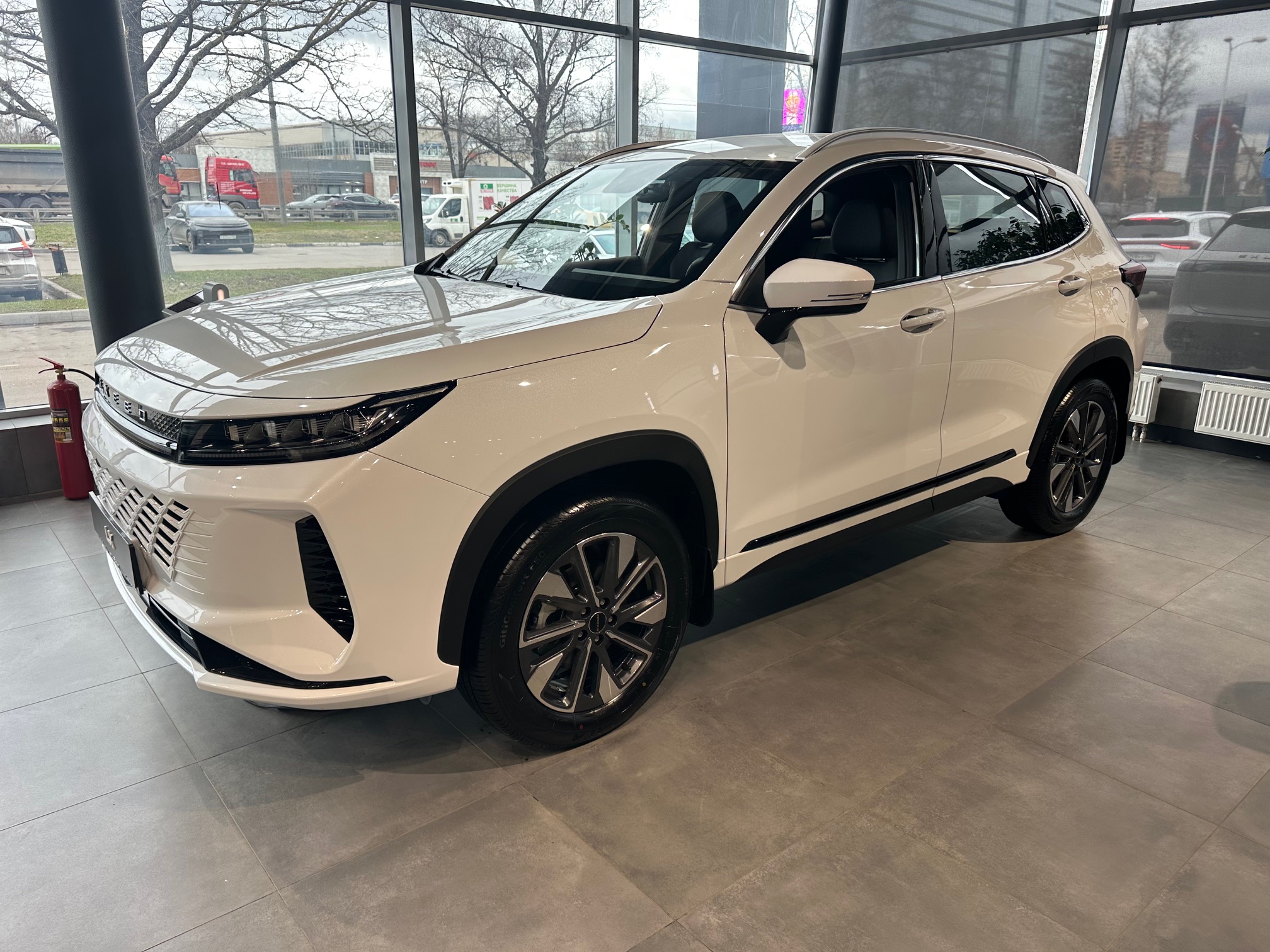 Автомобиль EXEED LX I [2-й рестайлинг] 1.5 CVT (147 л.с.) Бизнес Белый 2025 новый