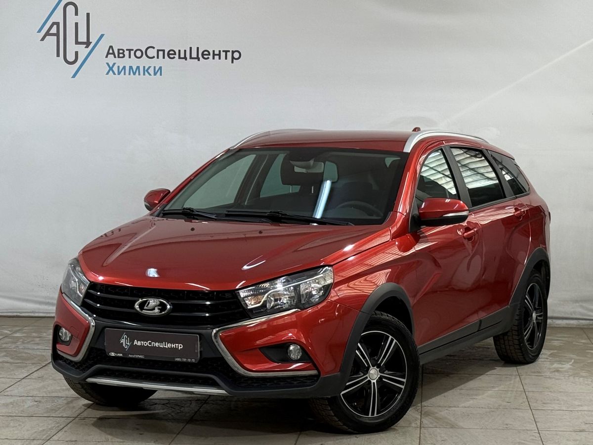 Автомобиль Lada (ВАЗ) Vesta I поколение 1.8 MT (122 л.с.) Luxe Prestige (2017-2019) Красный 2019 с пробегом 44 000 км