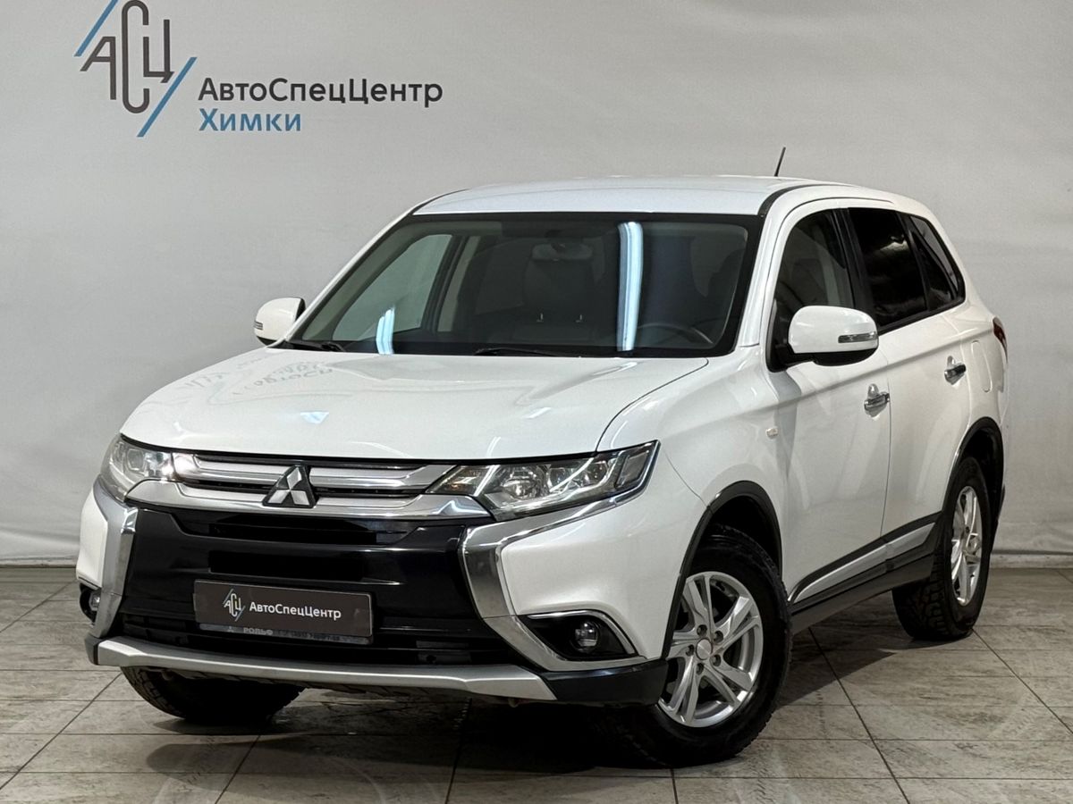 Автомобиль Mitsubishi Outlander III [2-й рестайлинг] 2.0 CVT 4WD (146 л.с.) Invite Белый 2016 с пробегом 176 000 км