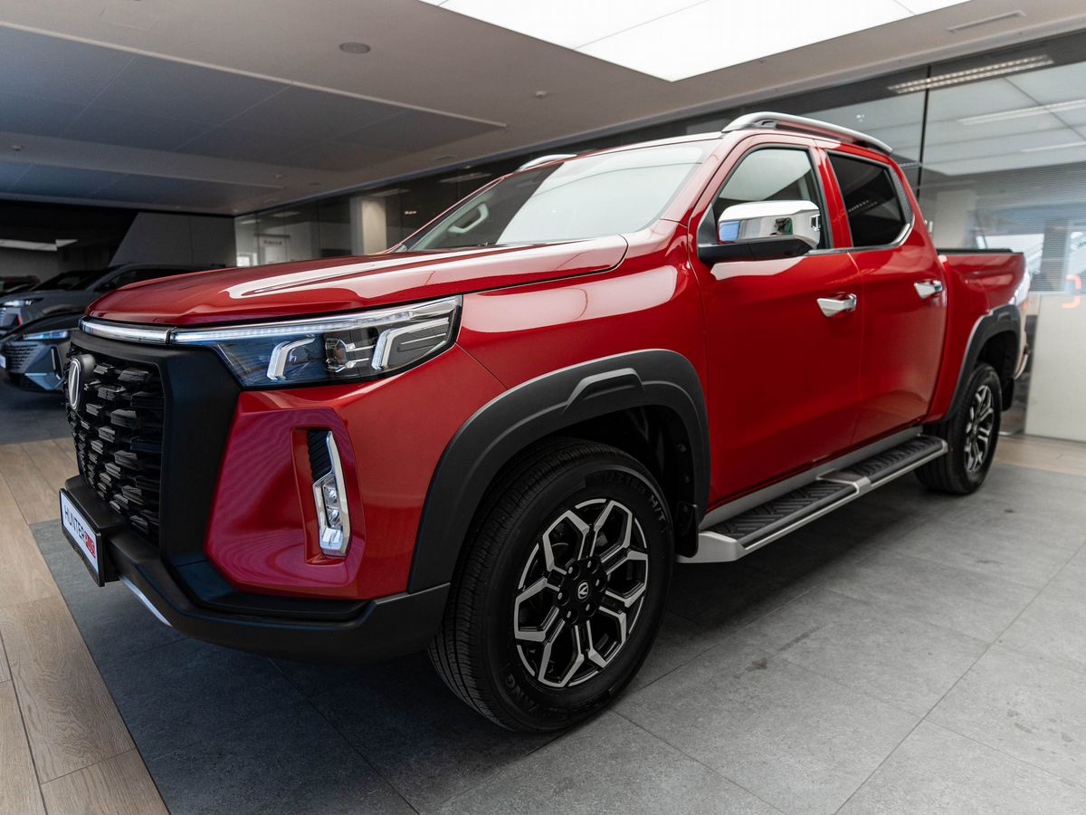 Автомобиль Changan Hunter Plus I поколение 2.0 AT 4WD (226 л.с.) Luxe Красный 2024 новый