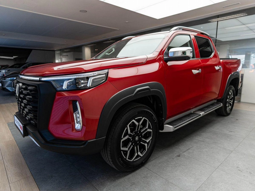 Автомобиль Changan Hunter Plus I поколение 2.0 AT 4WD (226 л.с.) Luxe Красный 2024 новый