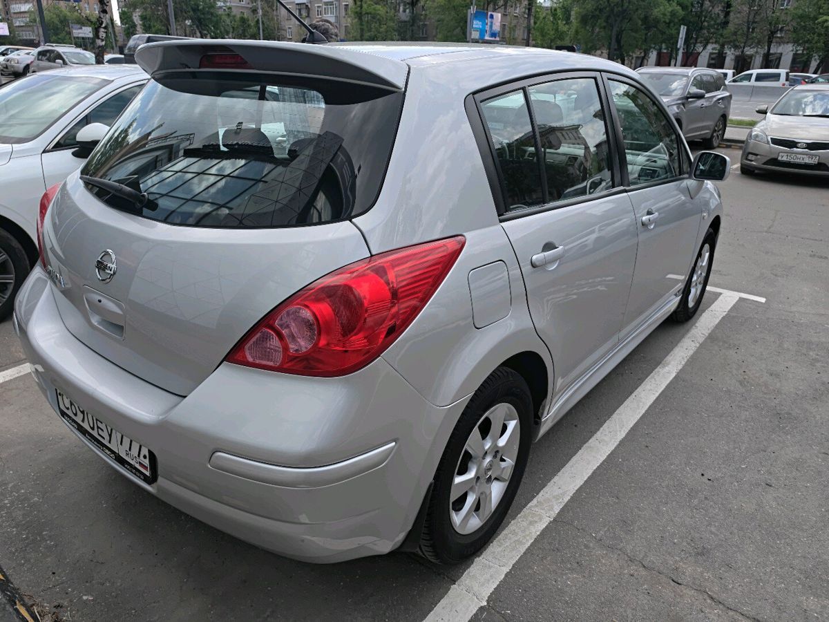 Nissan Tiida I (C11) [рестайлинг] 1.6 AT (110 л.с.) Elegance Серебристый 2013 с пробегом 65 605 км