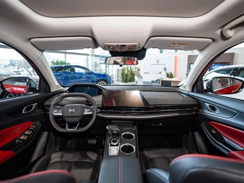 Автомобиль Changan UNI-S I поколение 1.5 AMT (181 л.с.) Tech Красный 2024 новый