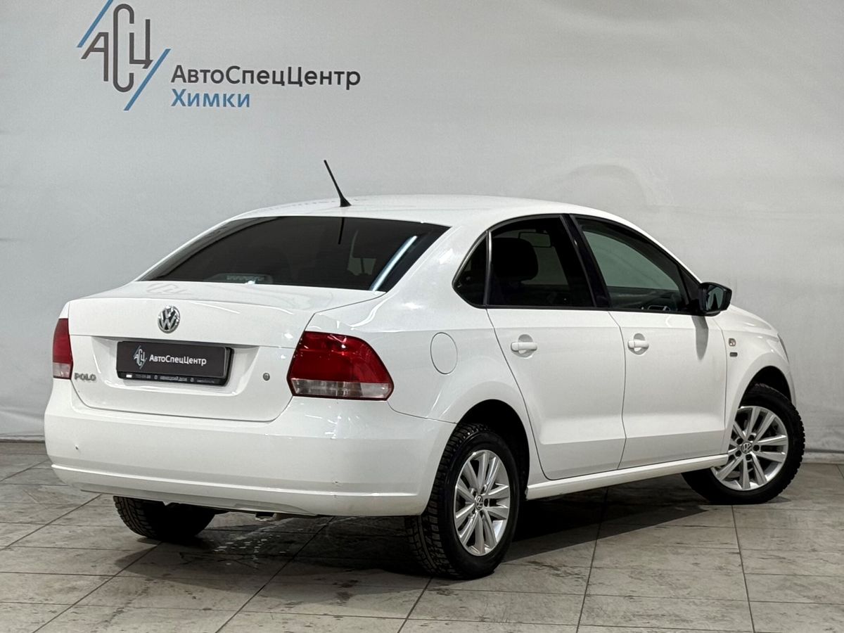 Автомобиль Volkswagen Polo V поколение 1.6 AT (105 л.с.) Sochi Edition Белый 2013 с пробегом 121 000 км