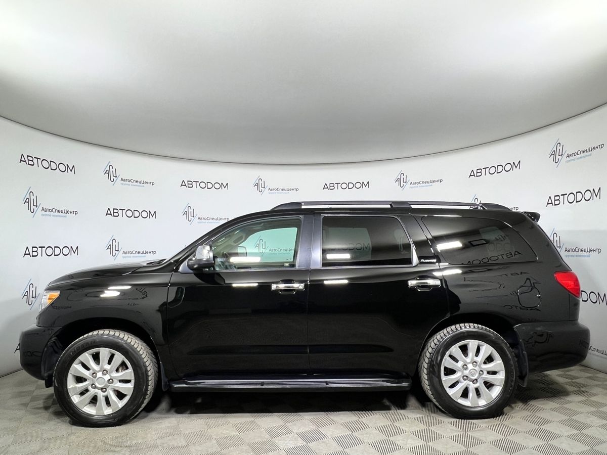 Автомобиль Toyota Sequoia II поколение 5.7 AT 4WD (381 л.с.) Base Чёрный 2013 с пробегом 175 285 км