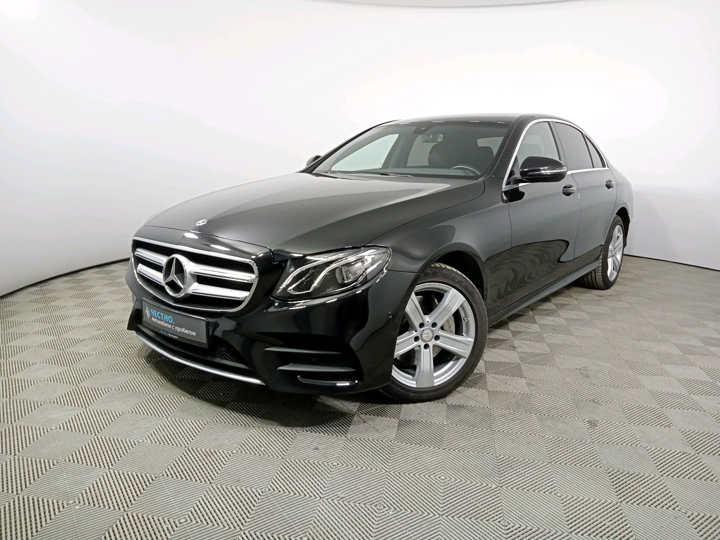 Автомобиль Mercedes-Benz E-Класс V поколение (W213/S213/C238) 220 2.0d AT 4WD (194 л.с.) Sport Черный 2019 с пробегом 52648 км