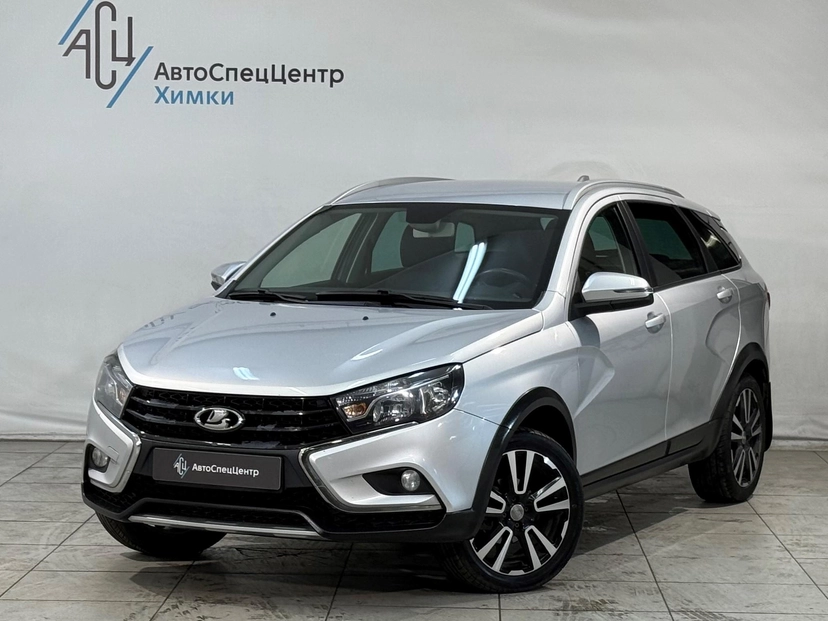 Автомобиль Lada (ВАЗ) Vesta I поколение 1.8 MT (122 л.с.) Luxe Серебристый 2020 с пробегом 120 000 км