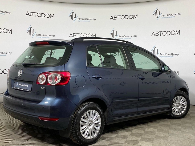 Автомобиль Volkswagen Golf Plus II поколение 1.6 AMT (102 л.с.) Trendline Синий 2013 с пробегом 161 615 км