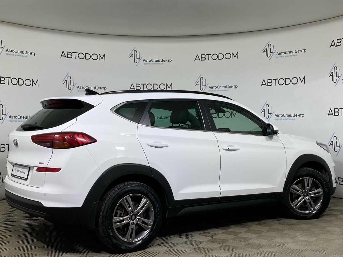Hyundai Tucson III [рестайлинг] 2.0 AT 4WD (150 л.с.) High-Tech Белый 2018 с пробегом 90 000 км