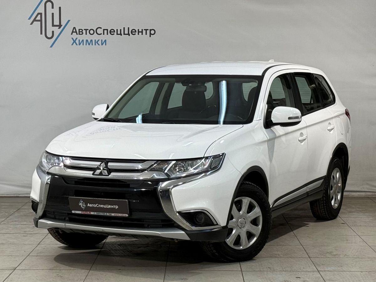 Автомобиль Mitsubishi Outlander III [2-й рестайлинг] 2.0 CVT 4WD (146 л.с.) Invite Белый 2017 с пробегом 95 000 км