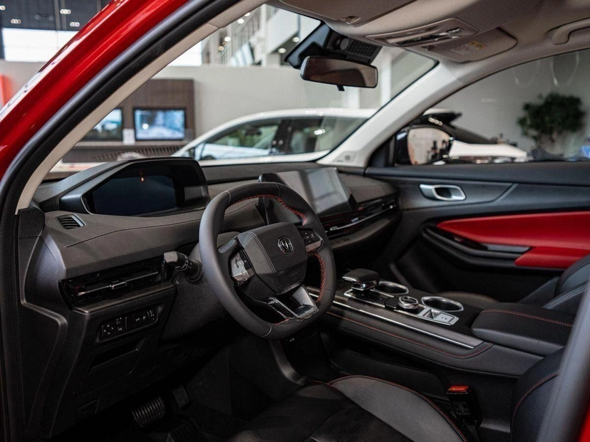 Автомобиль Changan UNI-S I поколение 1.5 AMT (181 л.с.) Tech Красный 2024 новый
