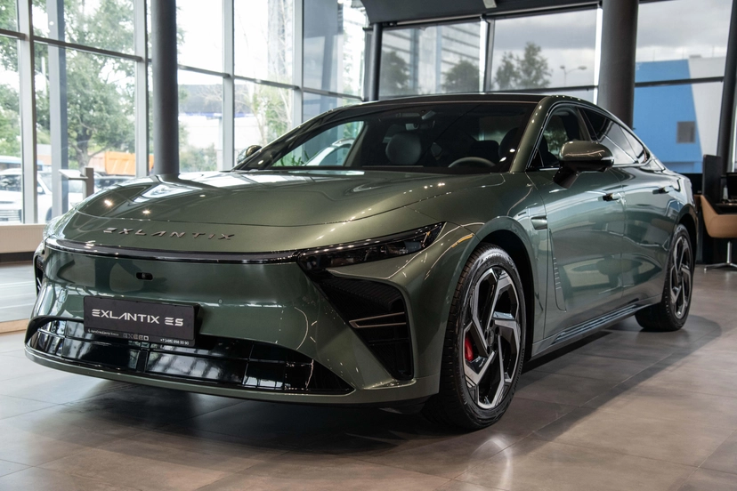 Автомобиль EXEED EXLANTIX ES I поколение 1.5hyb AT 4WD (469 л.с.) Base Зелёный 2025 новый