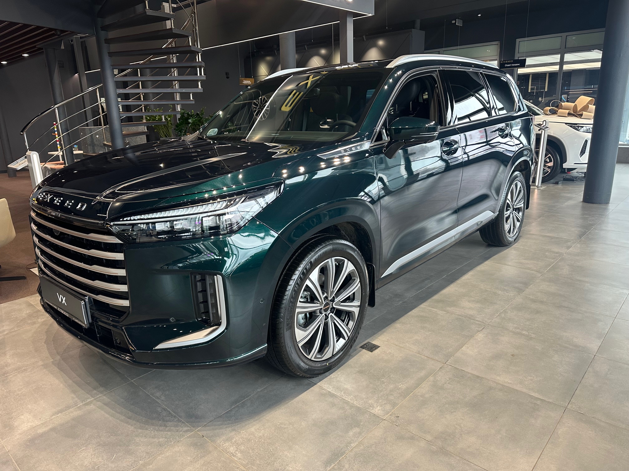 Автомобиль EXEED VX I [рестайлинг] 2.0 AT 4WD (249 л.с.) Президент 6 мест Зелёный 2025 новый