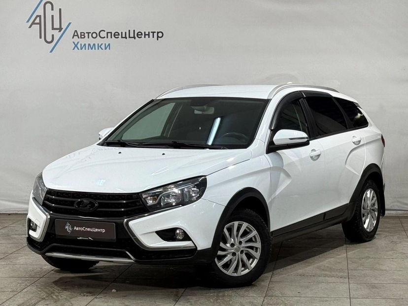 Автомобиль Lada (ВАЗ) Vesta I поколение 1.8 MT (122 л.с.) Luxe Multimedia Белый 2021 с пробегом 126 000 км