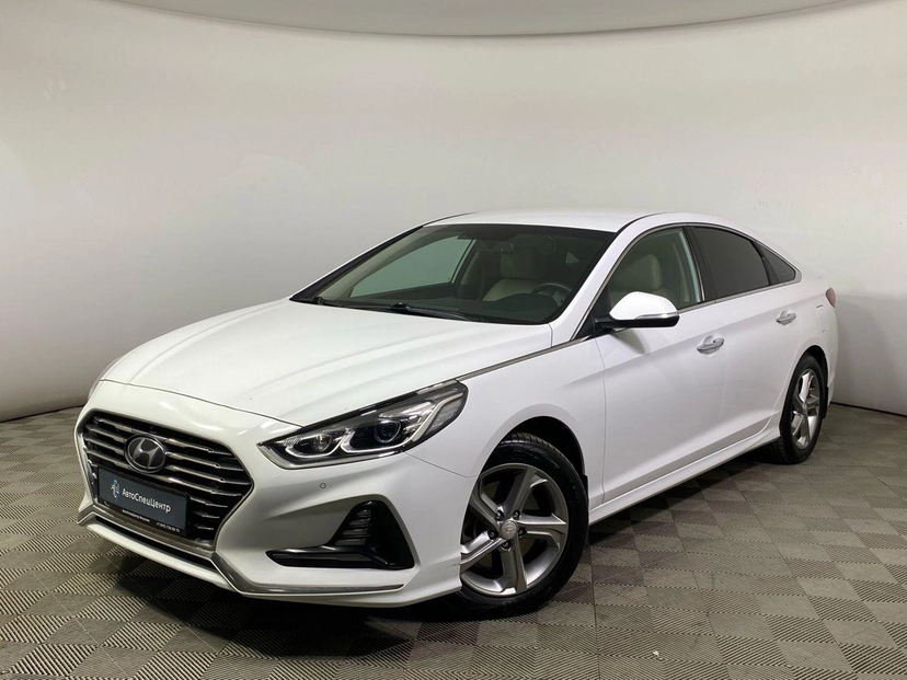 Автомобиль Hyundai Sonata VII (LF) [рестайлинг] 2.4 AT (188 л.с.) Business Белый 2019 с пробегом 92 000 км